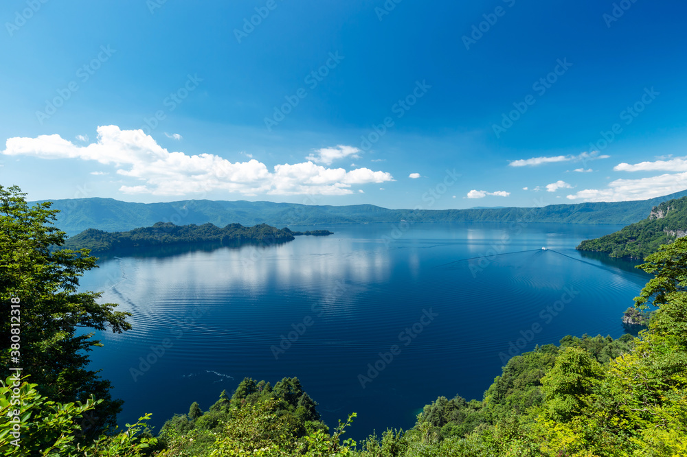 【青森県十和田湖】瞰湖台から眺める十和田湖は開放的な大パノラマ