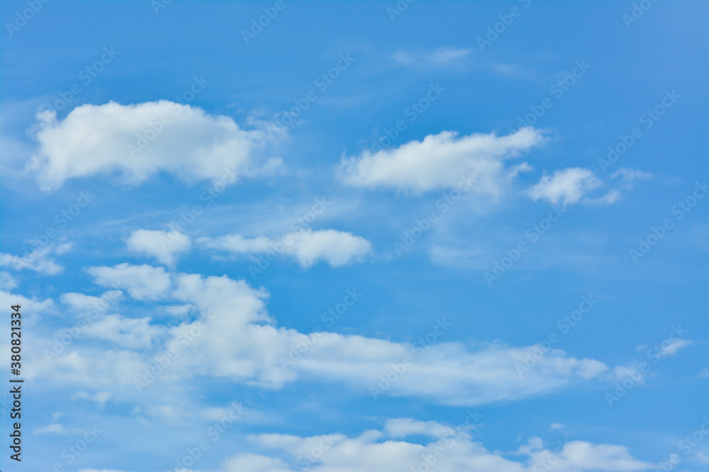 Obraz premium Beautiful sky with clouds for background