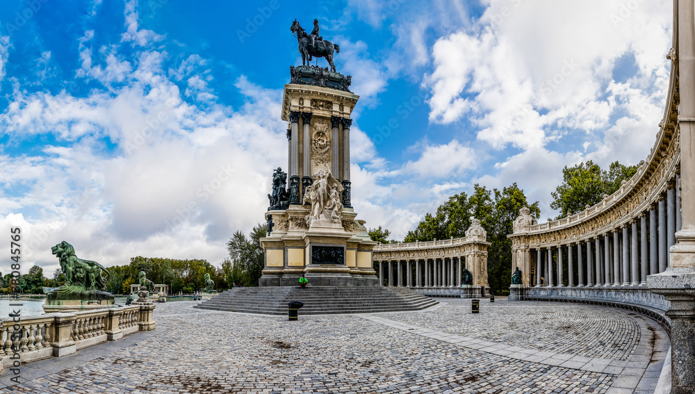 Fototapeta premium Monument to King Alfonso XII in the Retiro Park of Madrid, Spain