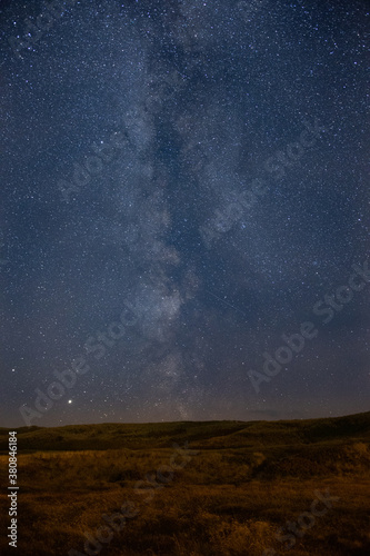 Foto der Milchstrasse über den Dünen