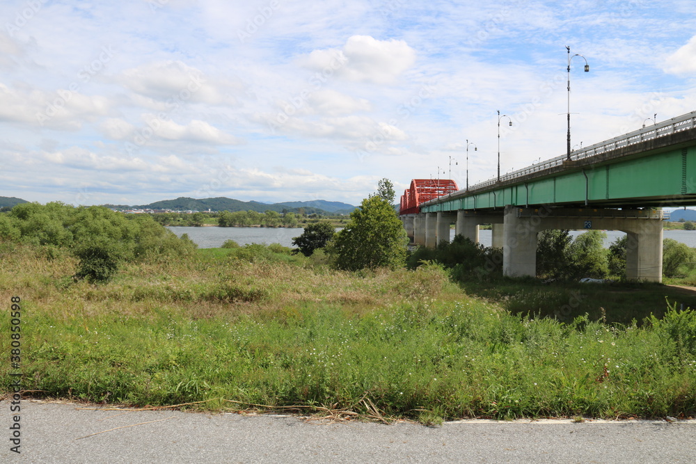 train on the bridge