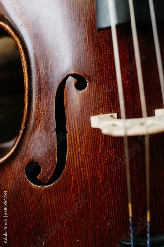 Cello F-hole