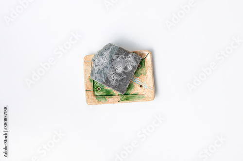 Obraz na płótnie Natural handmade soap bar in ceramic soap dish on white background w salonie
