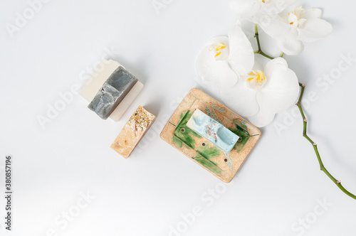 Obraz na płótnie Natural handmade soap bar in ceramic soap dish with orchid flowers on white table w salonie