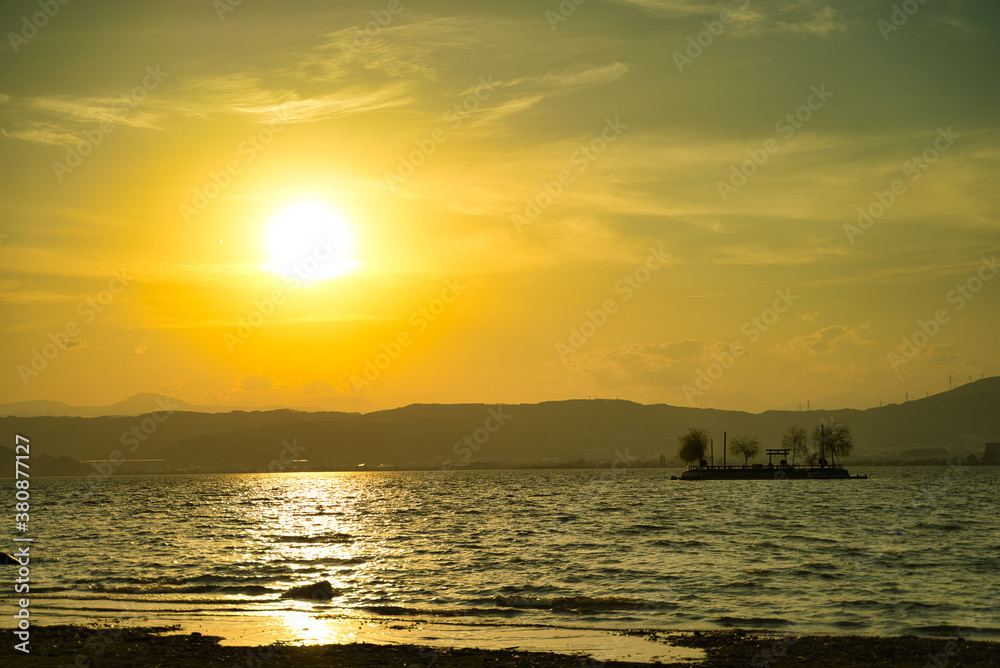 諏訪湖と夕暮れ