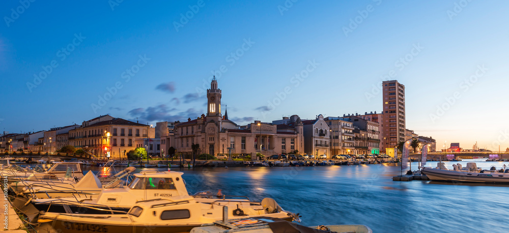  The Peyrade canal and the Consular Palace at dawn in Sète in Hérault, in Occitanie, France