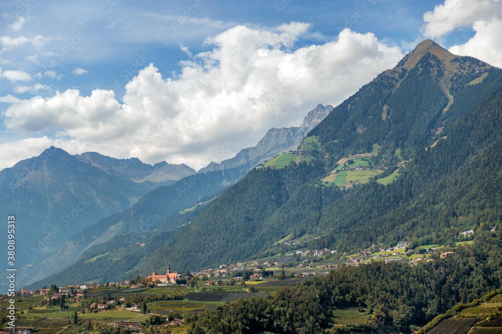 Blick auf Dorf Tirol, Süd Tirol