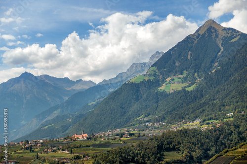 Blick auf Dorf Tirol, Süd Tirol