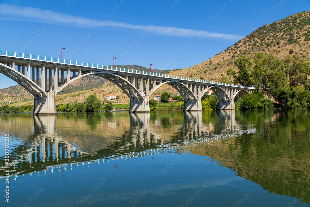 Fototapeta premium Bridge Almirante Sarmento Rodrigues