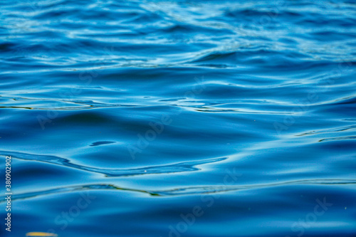 Wasser und Wellen