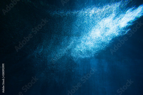 Bild auf Leinwand 水槽の美しい泡