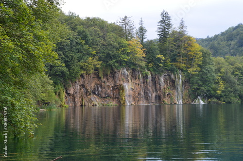 Fototapeta Naklejka Na Ścianę i Meble -  The beautiful turquoise waters of the Plitvice Lakes National Park in Croatia