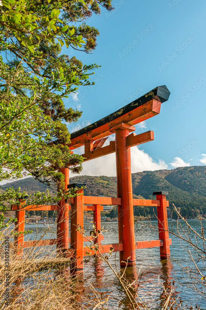 Hakone Schrein Tori am Lake Ashinoko, Hakone, Japan Hakone Schrein Tori am Lake Ashinoko, Hakone, Japan