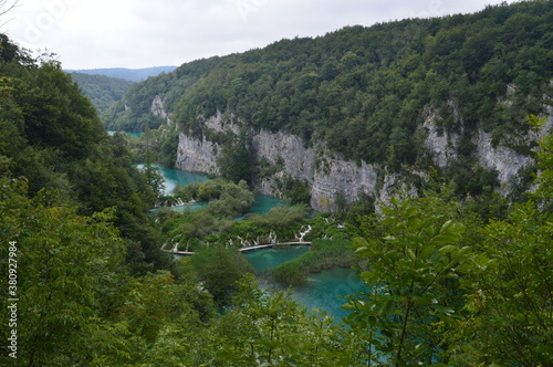 Fototapeta Naklejka Na Ścianę i Meble -  The turquoise waters from the stunning waterfalls in the Plitvice Lakes National Park in Croatia