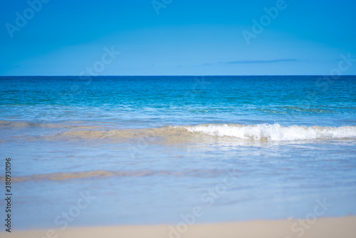 ハワイの海と波打ち際 © 竣平 熊切