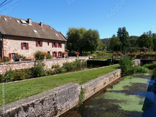 Rivière Sarre rouge à Abreschviller en Moselle. France photo