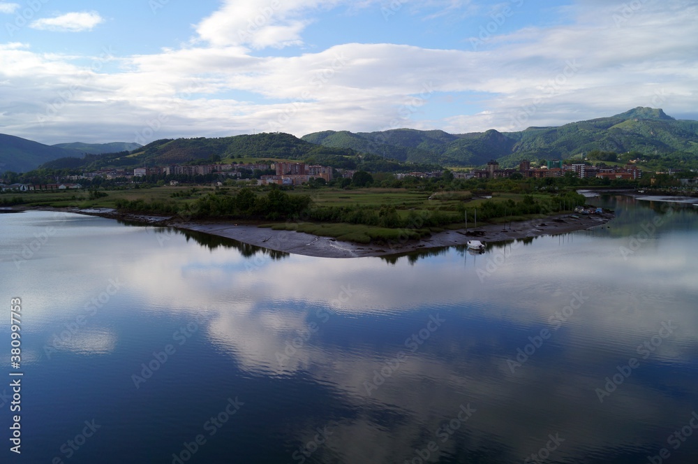 Rio Bidasoa na fornteira da Espanha com a França no Caminho de Santiago (rota do norte) - Irun / Espanha Rio Bidasoa na fornteira da Espanha com a França no Caminho de Santiago (rota do norte) - Irun / Espanha