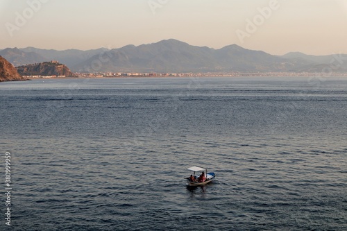 Milazzo - Barca al tramonto nella baia di Sant'Antonio