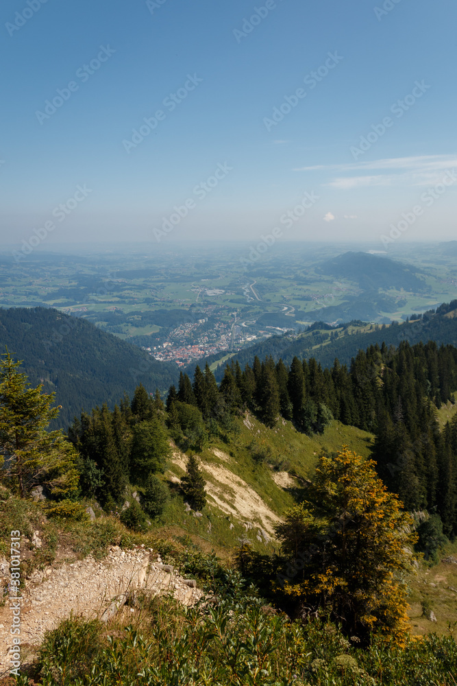 Ausblick nach Immenstadt auf der Nagelfluhkette in den Allgäuer Alpen