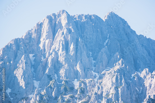 der Berg Hackenkopf in Gebirgszug Wilder Kaiser in den Tiroler Alpen in der Abendsonne
