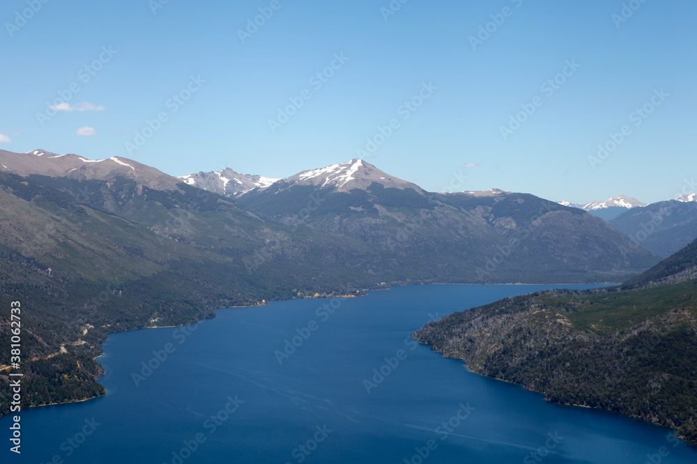 Fototapeta premium Lake, trees and mountains in Bariloche, Argentina