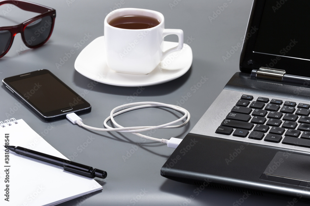computer technology with a break for bracing fresh black tea computer technology with a break for bracing fresh black tea