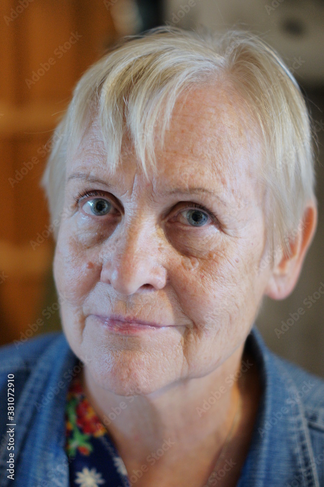 Portret. Starsza kobieta. Babcia. Portret. Starsza kobieta. Babcia.