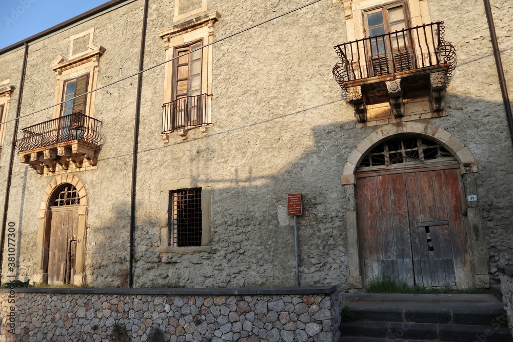 Milazzo - Palazzo del Governatore all'alba