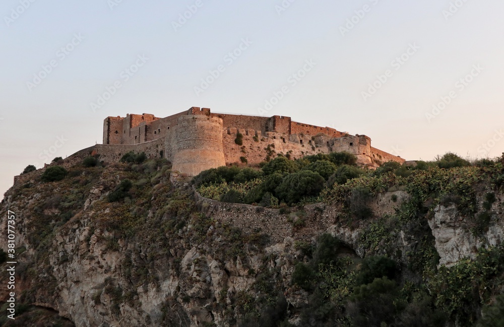 Milazzo - Panorama del castello all'alba