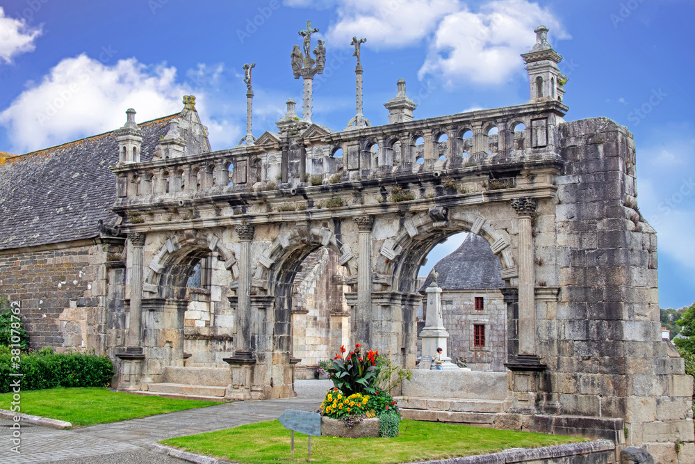 Obraz premium Sizun. Arc de triomphe de l'église Saint-Suliau. Finistère. Bretagne 