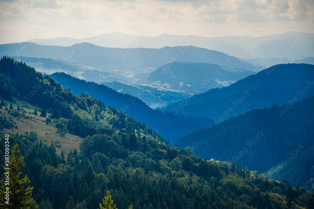 Obraz premium Beautiful autumn Carpathians landscape in the mountains,location West Ukraine.