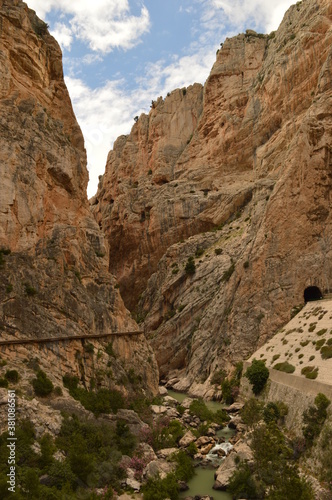 The scary hiking path El Caminito Del Rey and the stunning town of Ronda in Spain