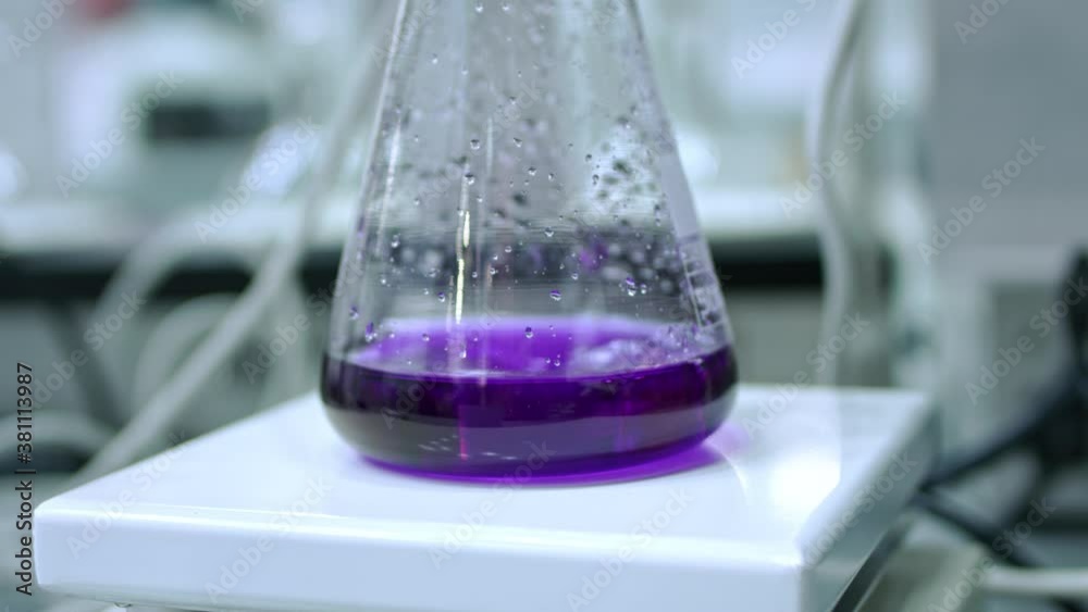 mixer stirrer with fast moving stir bar for mixing liquid at