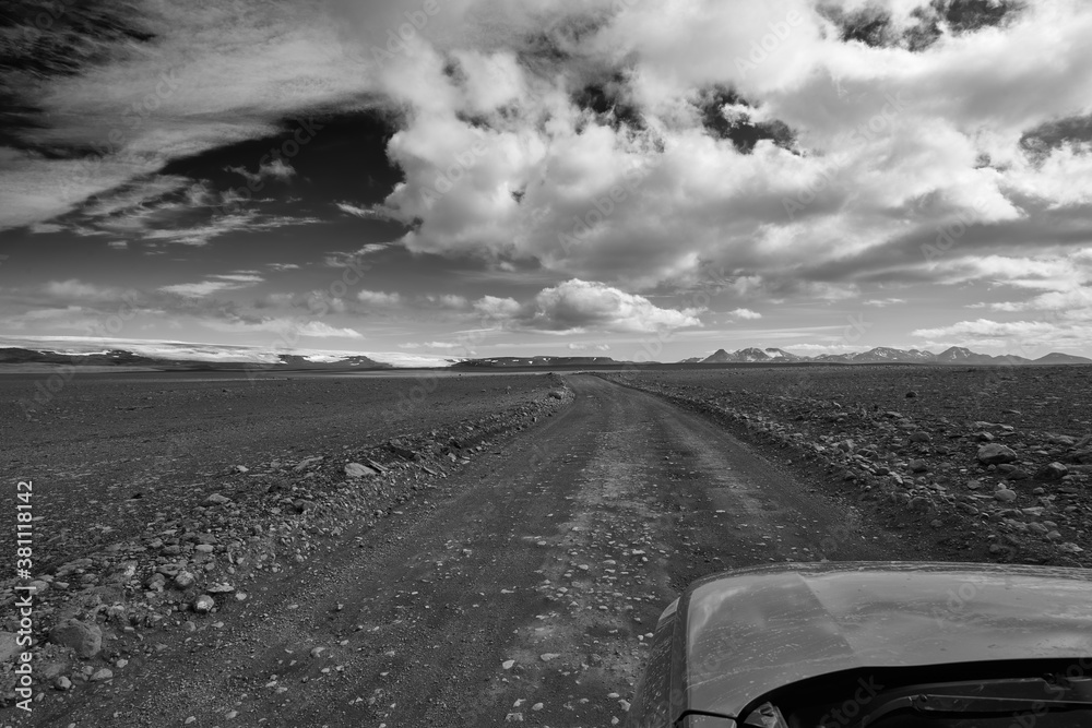 Φωτογραφία Black and white picture, highland road, route 35, roads of iceland, front of a c