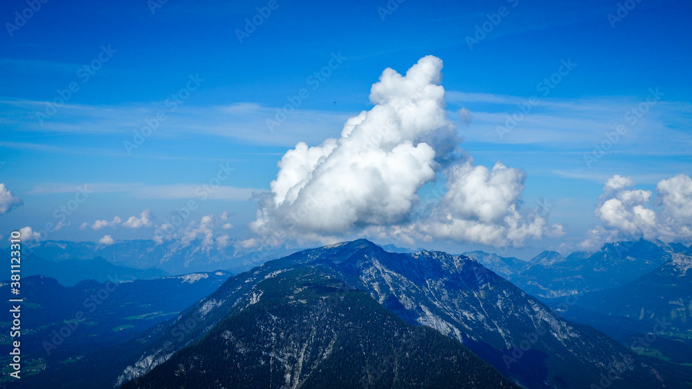 Obraz premium Salzkammergut is an Austrian region of lakes and Alpine ranges near Salzburg.