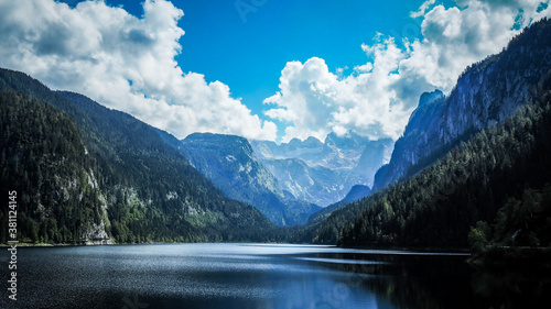 Canvastavla Salzkammergut is an Austrian region of lakes and Alpine ranges near Salzburg