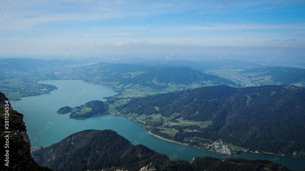 Obraz premium Salzkammergut is an Austrian region of lakes and Alpine ranges near Salzburg.
