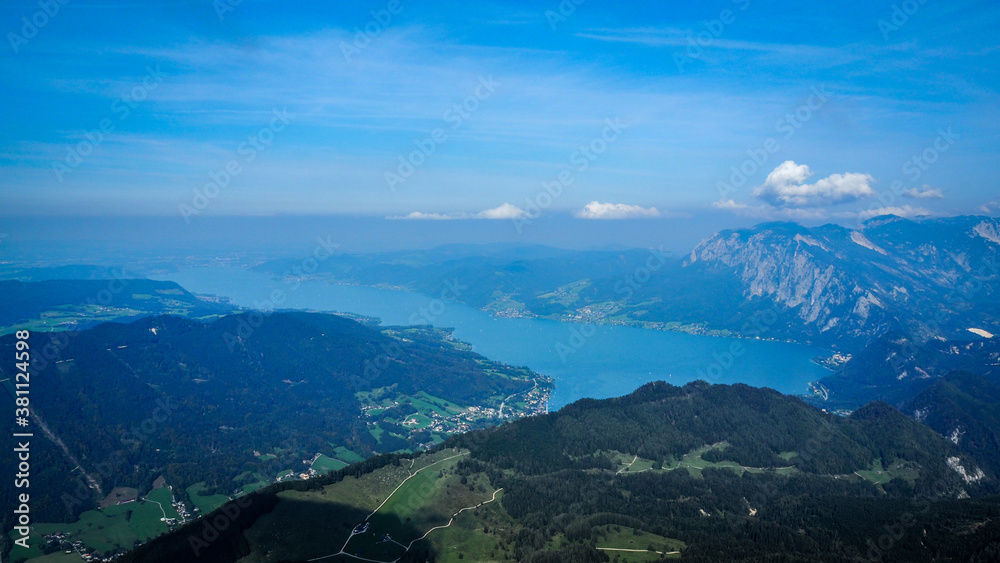 Obraz premium Salzkammergut is an Austrian region of lakes and Alpine ranges near Salzburg.