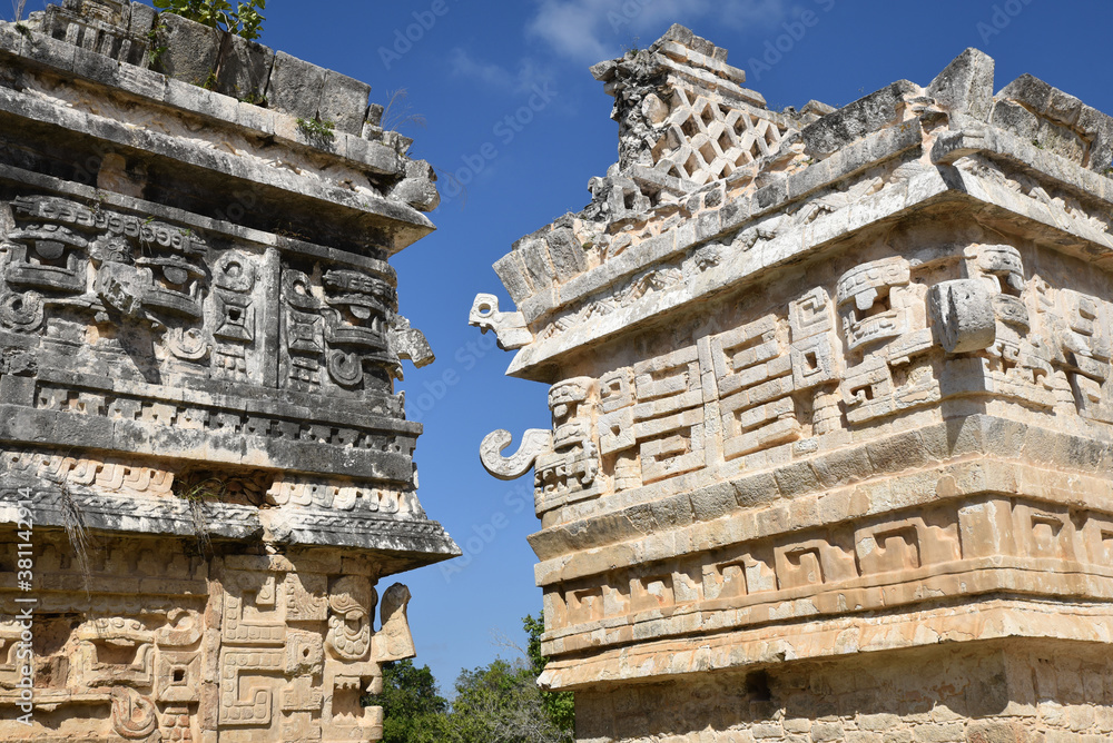 Petits temples ornés à Chichen-Itza, Mexique