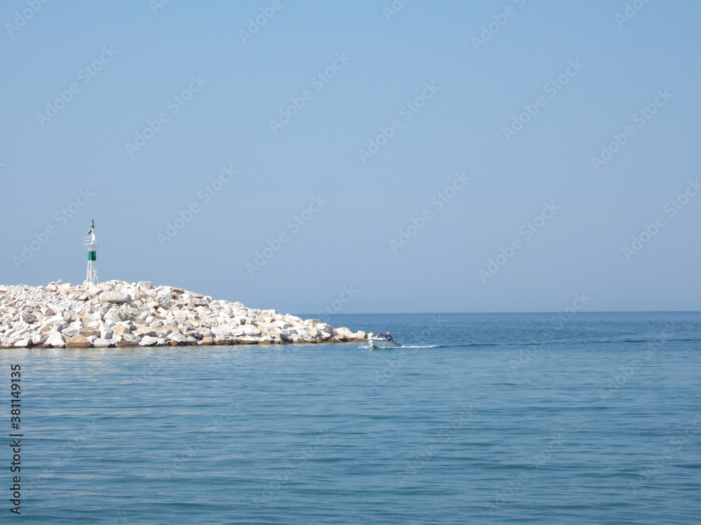 ギリシャの海と灯台