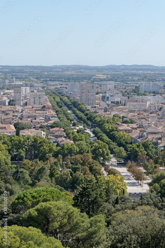 Panorama avenue Jean-Jaurès à Nîmes vue de la tour Magne - Gard - France.