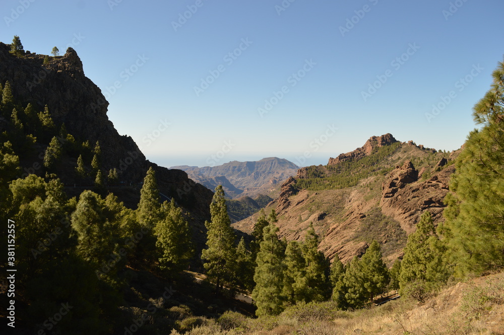 Naklejka premium The beatiful coastline and mountains on Gran Canaria in Spain