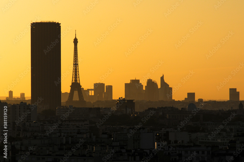 La skyline parisienne à la golden hour