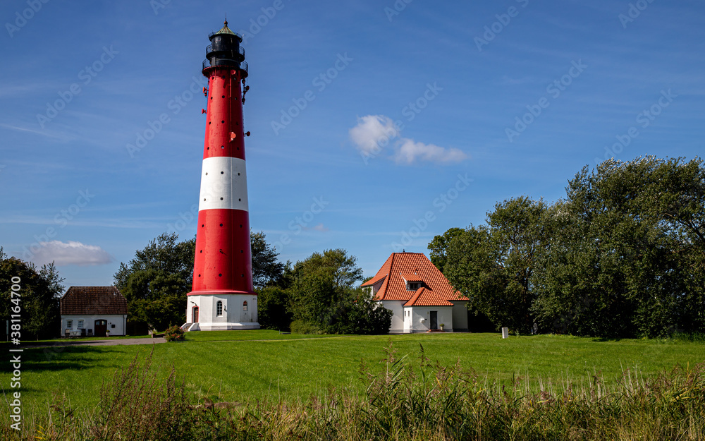 Leuchtturm mit Häuschen auf Pellworm Leuchtturm mit Häuschen auf Pellworm