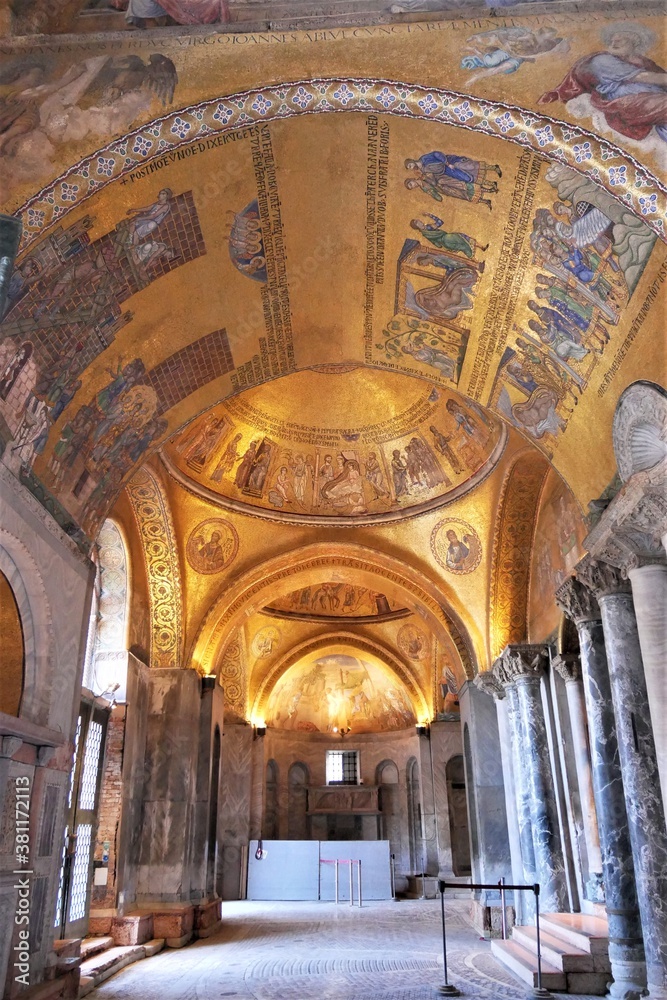 Fototapeta premium Inner View of the Saint Mark Basilica