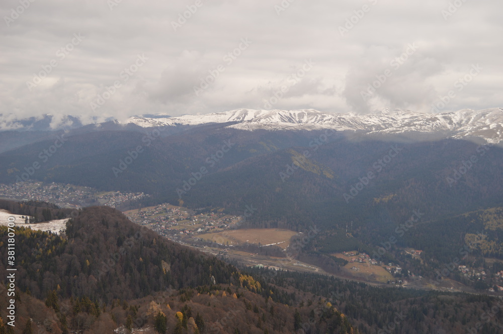 Fototapeta premium Hiking in the misty and dramatic Carpathian Mountain range in Romania, Eastern Europe