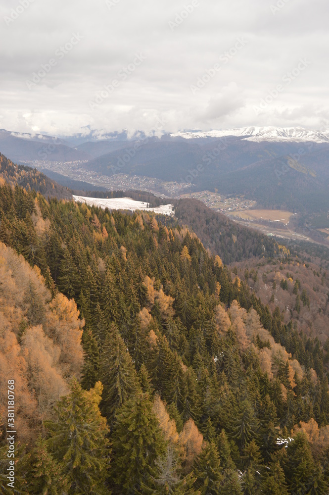 Fototapeta premium Hiking in the misty and dramatic Carpathian Mountain range in Romania, Eastern Europe
