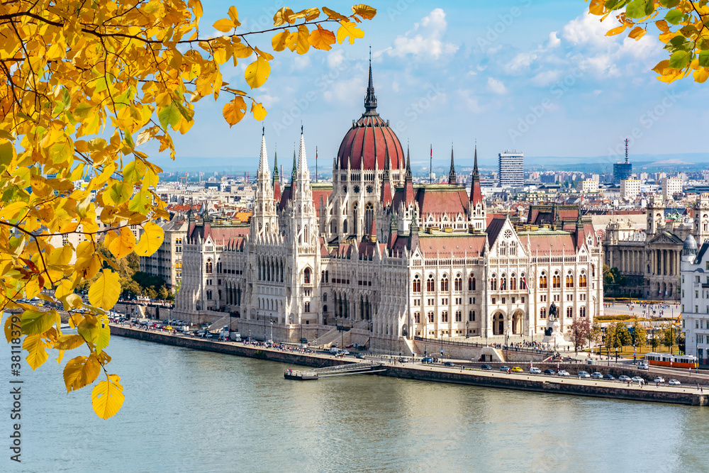 Fototapeta premium Hungarian parliament building and Danube river in autumn, Budapest, Hungary