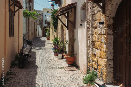 Fototapeta Naklejka Na Ścianę i Meble -  vintage narrow streets of the old town in Greece, Rhodes