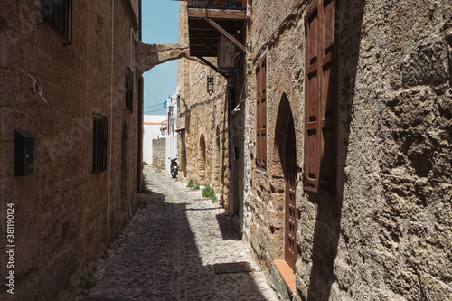 Fototapeta Naklejka Na Ścianę i Meble -  vintage narrow streets of the old town in Greece, Rhodes
